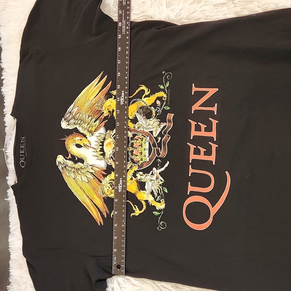 Queen Graphic Band Tshirt Crest Graphic Official Merch. Men's Size Medium - Picture 9 of 11